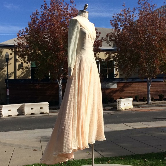 Vintage 1970’s Peaches & Cream Wedding Gown XS - Picture 8 of 16
